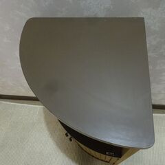 コーナー収納棚の画像