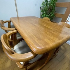 ダイニングテーブルの画像