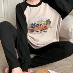 【SHEIN】グラフィック柄 ラグラントップ&スリムフィットパンツルームウェアの画像