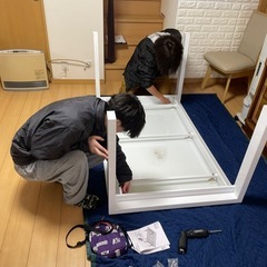 家具の配送組み立てスタッフの画像