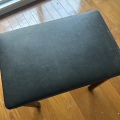 ピアノ椅子の画像