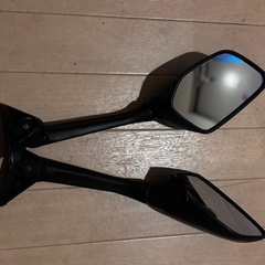 YAMAHA R25 マフラー、ステップ、ミラーの画像