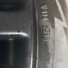 レクサスのスタッドレスタイヤとホイールサイズは235/55R19で、の画像