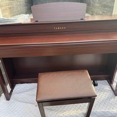 中古美品 YAMAHAヤマハ電子ピアノCLP-535M 2016年製　専用椅子付きの画像