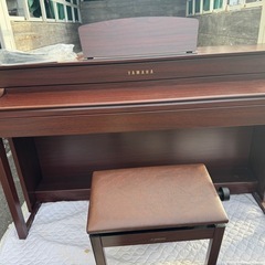 中古美品 YAMAHAヤマハ電子ピアノCLP-535M 2016年製　専用椅子付きの画像