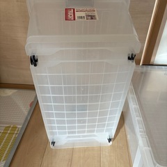 収納ケース　二個の画像