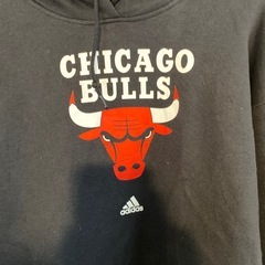 【まとめ買い値引可】NBAシカゴブルズ　パーカー　メンズ2XLの画像