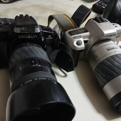 フィルムカメラ2台と望遠レンズ各種の画像