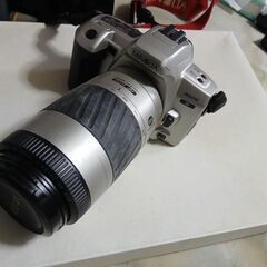 フィルムカメラ2台と望遠レンズ各種の画像