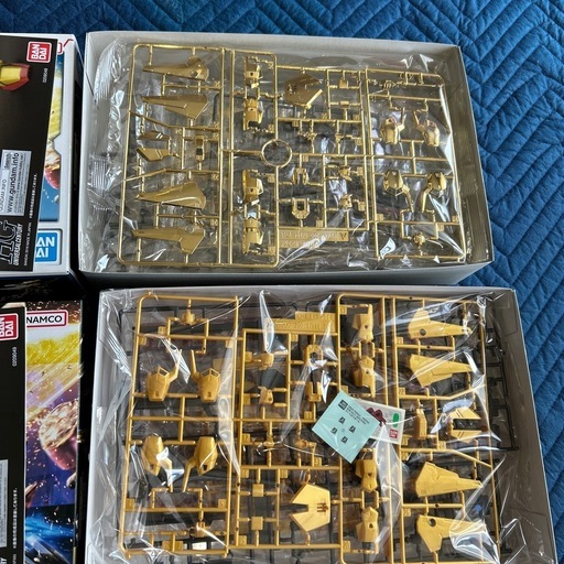 ガンプラ　百式（ゴールドコーティング）、百式（REVIVE）