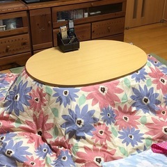 楕円形こたつの画像