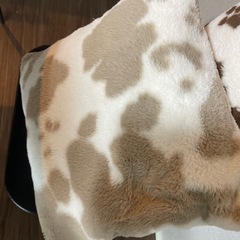牛柄クッションの画像