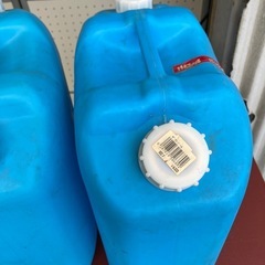 😺　灯油タンク 2個　ポリタンク　中古の画像