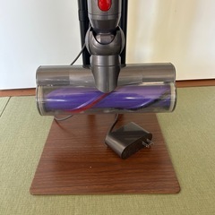 dysonコードレスクリーナー v8 スタンド付の画像