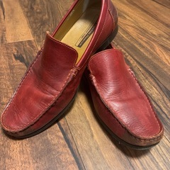 レッドレザーローファーの画像
