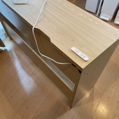木目調　机　テーブル　コンセント付きの画像