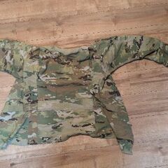 航空乗務員の軍服の画像