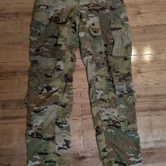 航空乗務員の軍服の画像