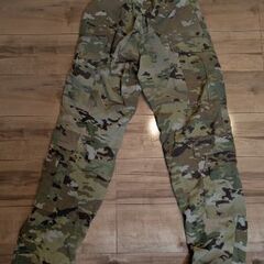 航空乗務員の軍服の画像