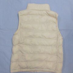 ( M-994 )UNIQLO ウォームパデッドウォッシャブルベスト ナチュラル オフホワイト キッズ 子供 １４０サイズ 111-449794 中古の画像