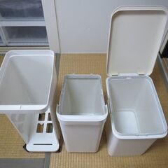 新輝合成株式会社製の2段式ゴミ箱です。の画像
