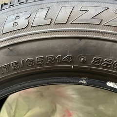 スタッドレスタイヤ 175/65R14の画像