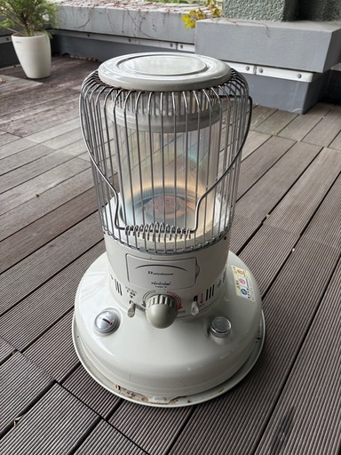 トヨトミレインボー 石油ストーブ　  ポリ缶