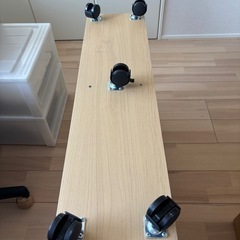 【土日限定0円】【ビス16個（全て）つき】キャスター付き本棚　の画像