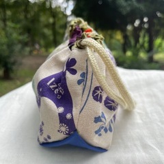 【ハンドメイド】　三角マチの巾着　花柄 マルチポーチ コスメポーチ 小物入れの画像