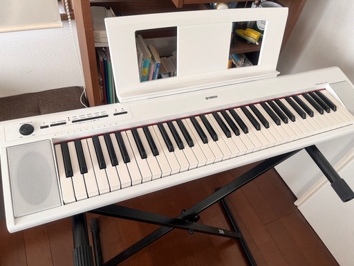 お取引中　本日限定　 YAMAHA  キーボード　台付き　 ホワイト    