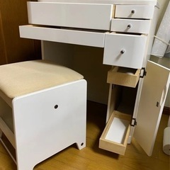《商談中》ニトリ鏡面仕上げ 大収納型LEDライト付き ドレッサー《椅子付き》 鏡台 ホワイト ニトリ おしゃれ 化粧台 収納の画像