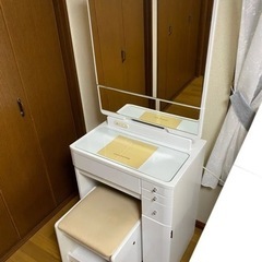 《商談中》ニトリ鏡面仕上げ 大収納型LEDライト付き ドレッサー《椅子付き》 鏡台 ホワイト ニトリ おしゃれ 化粧台 収納の画像