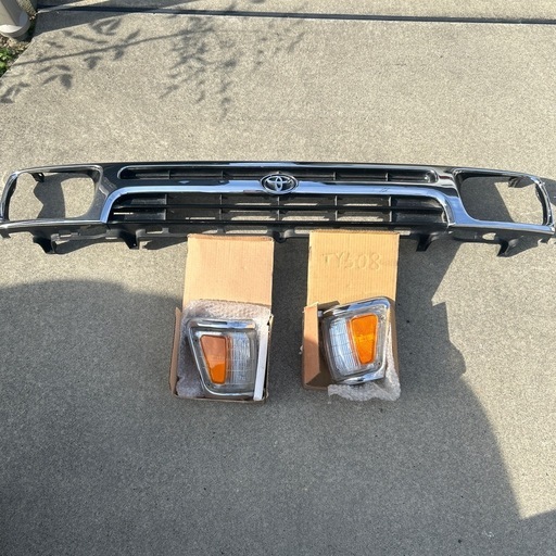 ハイラックス　バンパー