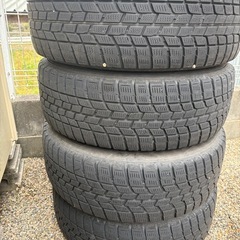 スタッドレスタイヤ205/65R15の画像