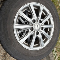 スタッドレスタイヤ205/65R15の画像