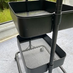3段スチールラックの画像