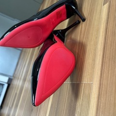パンプス エナメル(黒)
の画像