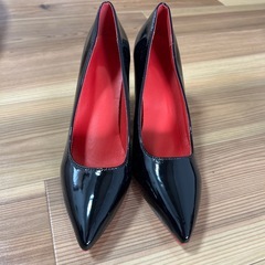 パンプス エナメル(黒)
の画像