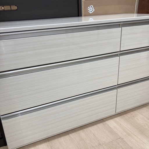 サンキのローチェストのご紹介です