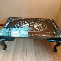 螺鈿のテーブルの画像