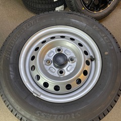4本SET　ハイゼット　ハイゼットカーゴなどに❣️ １２インチ　スタッドレスタイヤ　ブリヂストンの画像