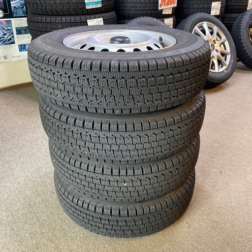 4本SET　ハイゼット　ハイゼットカーゴなどに❣️ １２インチ　スタッドレスタイヤ　ブリヂストン