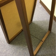 シンプルなデザインの全身鏡の画像