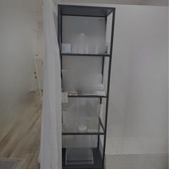VITTSJÖ ヴィットショー シェルフユニット, ブラックブラウン/ガラス, 51x175 cmの画像