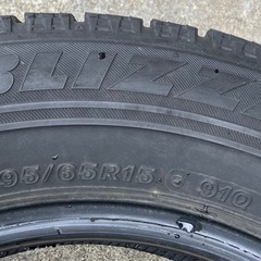 12.中古スタッドレス4本ブリヂストン　BLIZZAK VRX 2020年製　195/65R15の画像