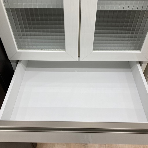 2枚扉食器棚のご紹介です！