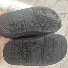 KidsForetの黒いムートンブーツの画像