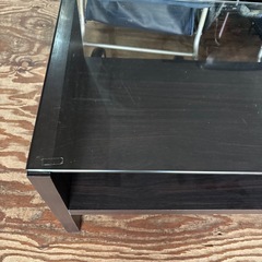 ⭐️土日限定特価⭐️￥5,500-➡️￥4,950-(税込)❣️ガラステーブル🪞オシャレ🤎ダークブラウン木目調机ローテーブルの画像