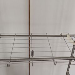 伸縮式ランドリーラック（洗濯機の上の収納棚）の画像