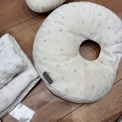 授乳クッション、赤ちゃん枕エスメラルダの画像